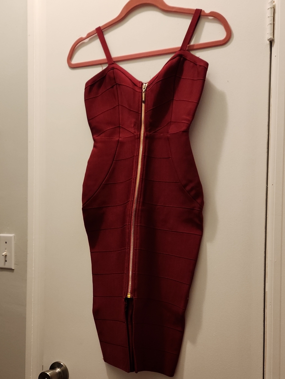 Hot Miami Styles Burgundy Bodycon Midi Dress with Gold Zip